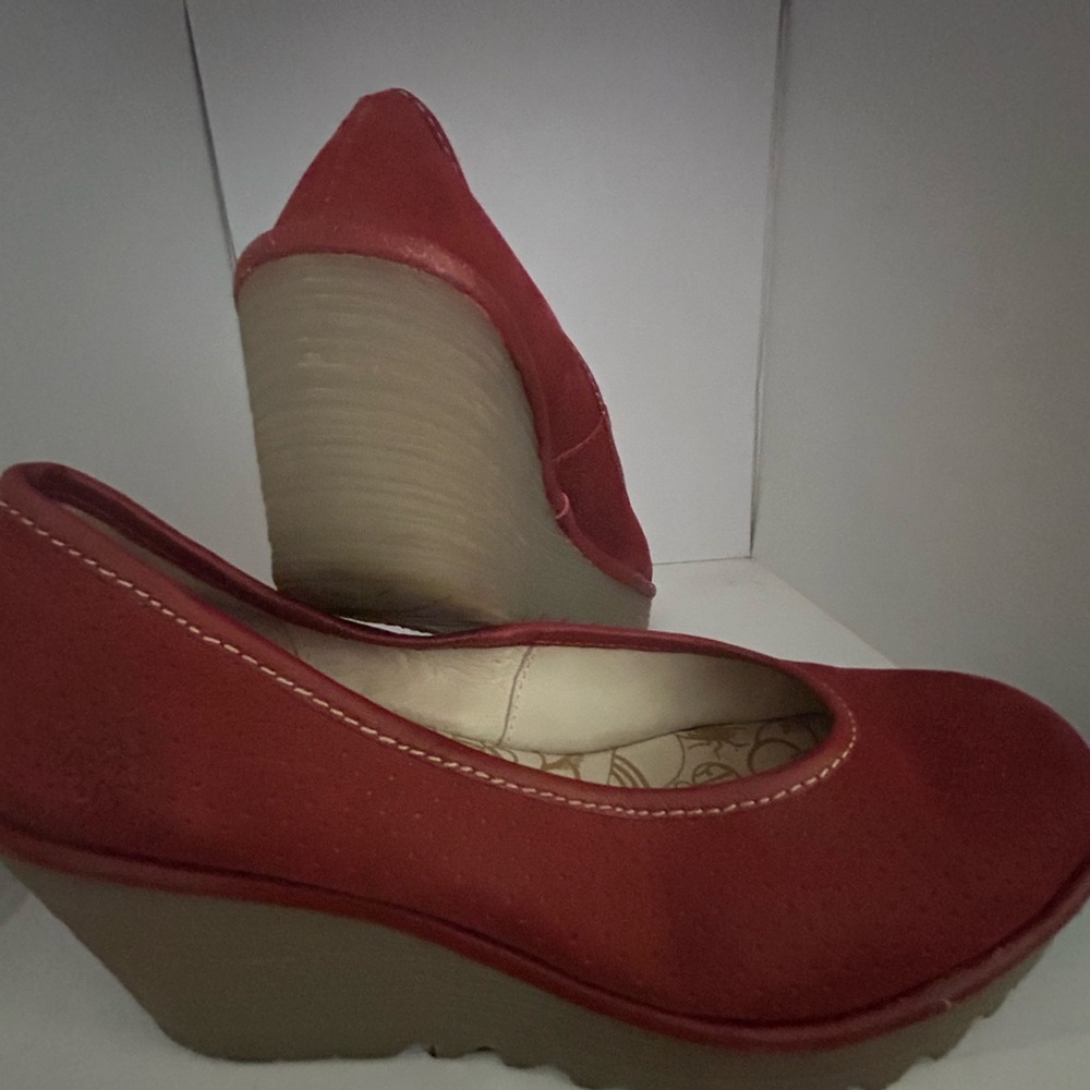 Gorgeous Suede Wedges in Burnt Orange.